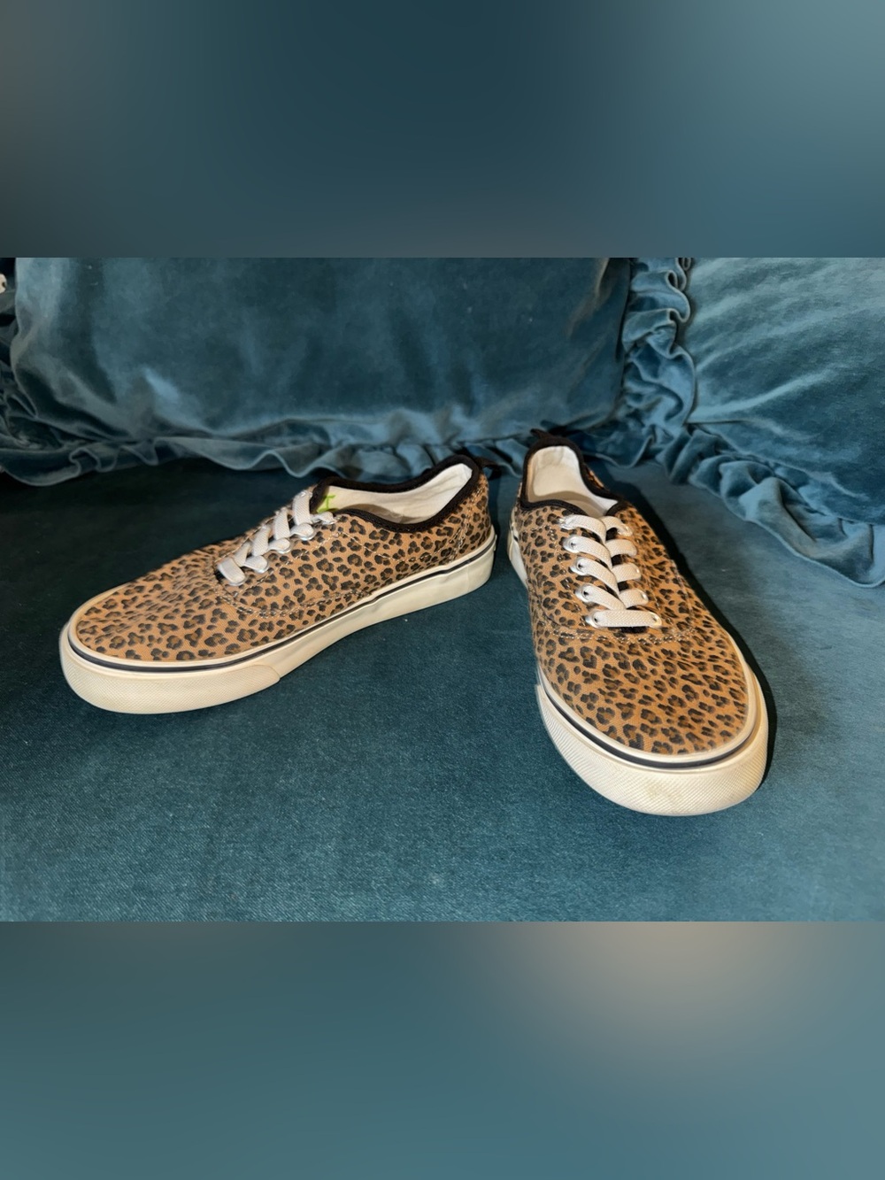 Old Navy Kids Leopard Print Canvas Sneakers in Brown - Size 1